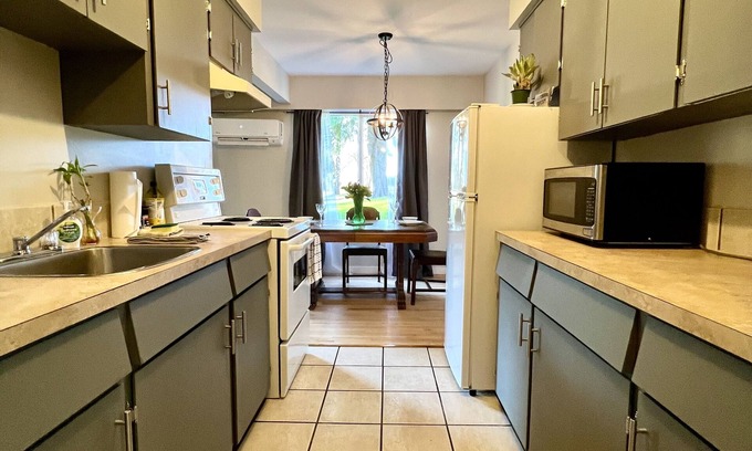 Port Alice Apartment | Ground Level 2 Bed 1 Bath Apartment with AC- Peak a boo Ocean views