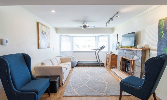 Walnut Grove Apartment | Ground Level 1 Bedroom Suite in Langley. Full Kitchen. Near golf, and shopping.