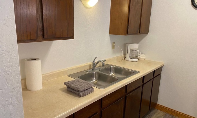 Blue Earth Apartment | Ground level near parks and hospital