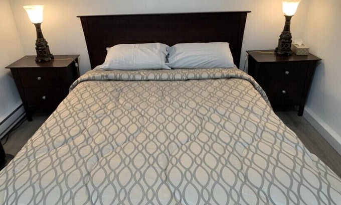 Langley House | Ground level private suite in a beautiful neighbourhood! Separate entrance.
