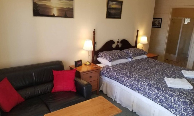 Dalmeny Apartment | Ground level studio in Dalmeny Shores