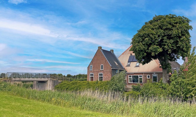 Sint Annaparochie House | Group accommodation in Friesland on Blikvaart