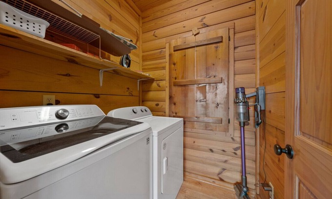 Scottsville House | Group Gather 3 Level Cabin overlooking lake, game, private hot tub, w/d, 2 decks