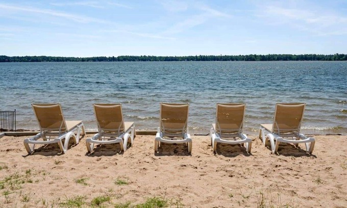Mayfield Apartment | Group Getaway - 5 Lodges Together by Fife Lake