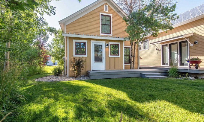 Victor House | Group Getaway! Victor Charm 3 Units Sleeps 13