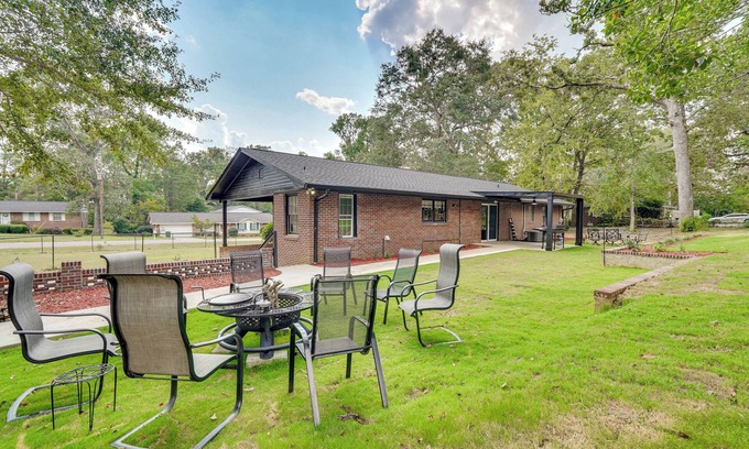 Wrens House | Group Getaway w/Fenced Yard & Pool Table in Wrens