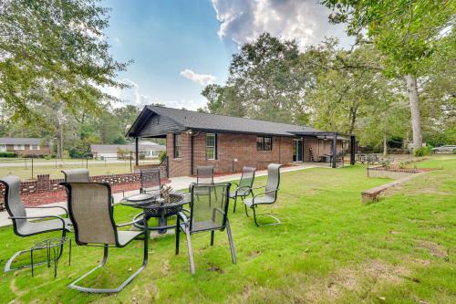 Wrens House | Group Getaway with Fenced Yard and Pool Table in Wrens