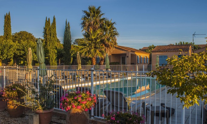 Collias Resort | Group Gite 48 pers with swimming pools, hall and reception tent