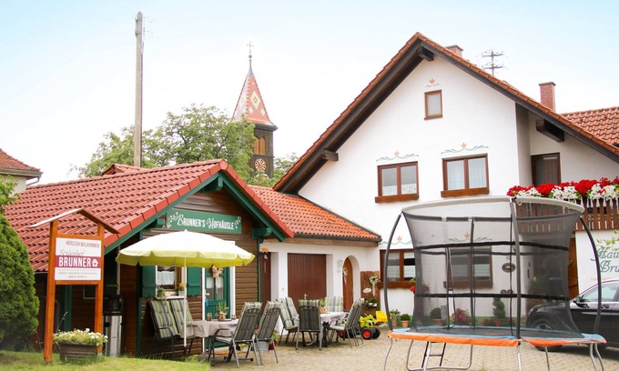 Hayingen Apartment | Group holiday apartment "Dorfglück", 180sqm, garden, balcony, 3 bedrooms, 1 multi-bed room, max. 13 people