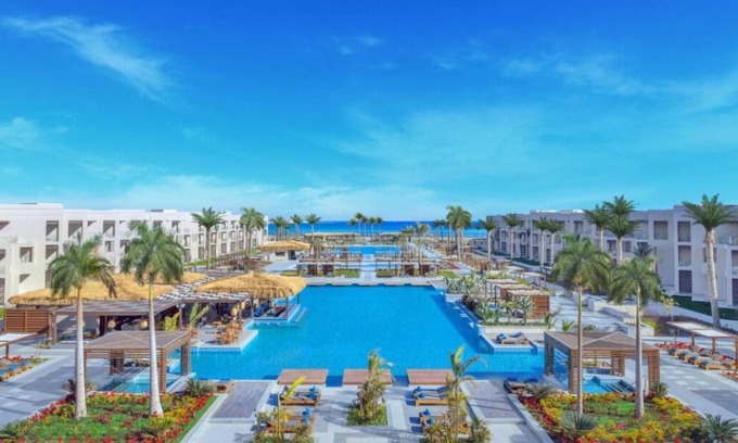 Soma Bay Hotel | Group Stay in 4 Pool-View Rooms | Private Beach, Spa & Diving Spots Access