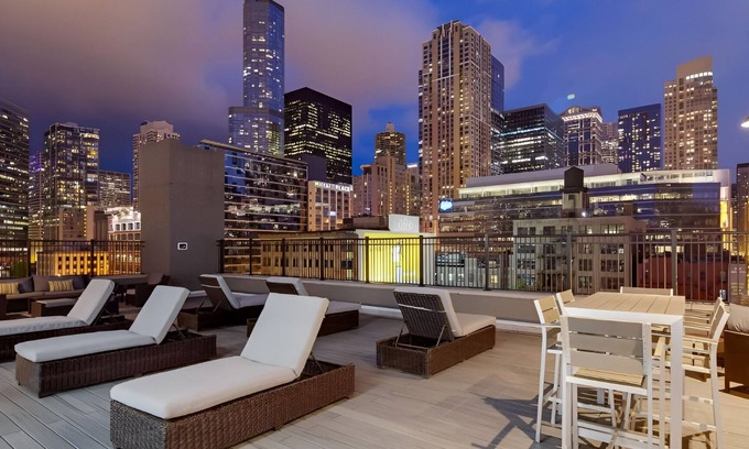 Downtown Chicago Hotel | Group Vacation! 4 Comfortable Units, Indoor Pool, Rooftop Deck