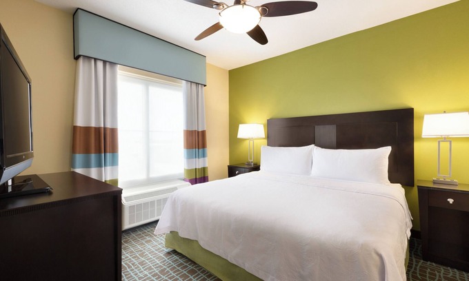 Biggar Hotel | Group Vacay! 2 Cozy Units w/Kitchen, Pool, Shuttle