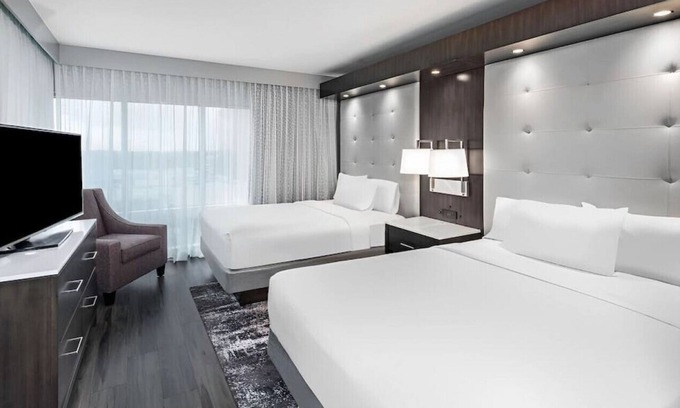 Memorial House | Groups Can Stay In Comfort In A Deluxe Room!