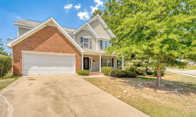 Huntcliff House | Groups, Family, Graduation, Fort Jackson, USC Downtown