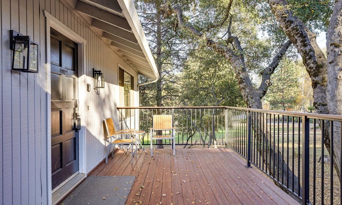 Groveland Cottage | Groveland Home w/Deck: 2 Mi to Pine Mountain Lake