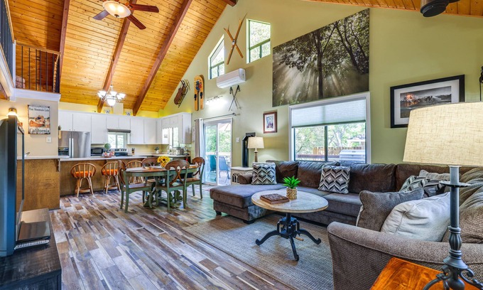 Groveland House | Groveland Home - Walk to Pine Mountain Lake!