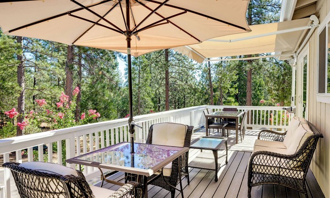 Groveland House | Groveland Vacation Rental w/Private Deck & Grill!