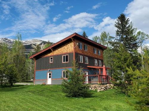 Golden House | GROWL Lodge