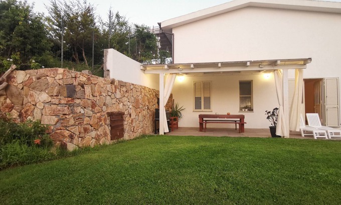 Siniscola Apartment | GRREN HOUSE nAPPARTMENT WITH GARDEN, veranda and barbecue, 1,5KM BY SEA