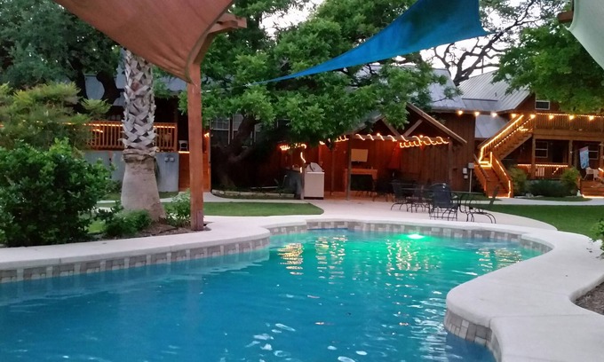 Gruene House | Gruene River Guest House - High & Dry On The River