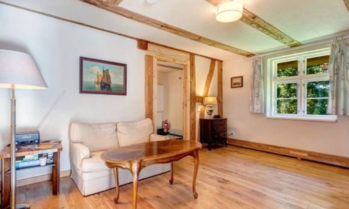 Lassan Apartment | Grüne Kate- small apartment for up to 6 people; sep. SZ, kitchen, garden - cottage at the swan pond