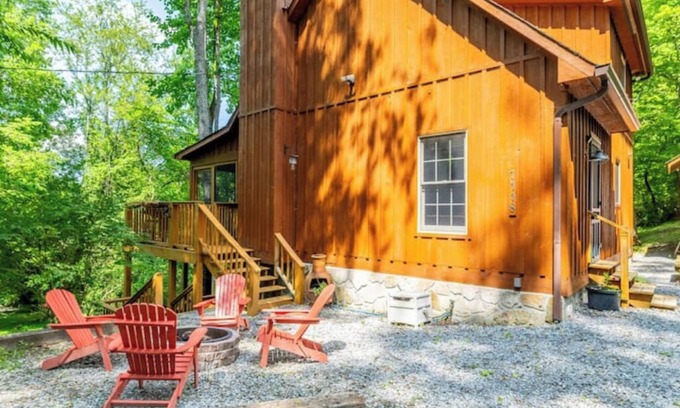 Townsend House | GSMNP Hillside Hideaway