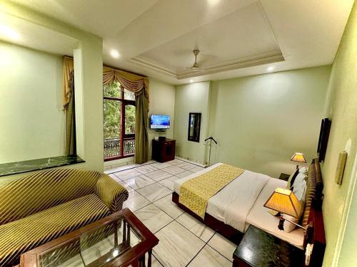 Karol Bagh Hotel | GTB Florence Inn, 2min walk from Karol Bagh Metro