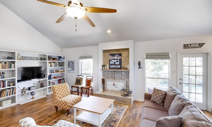 Seguin House | Guadalupe Oasis
