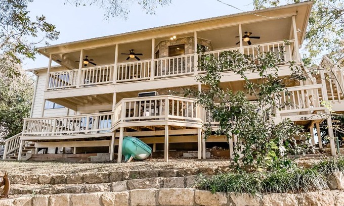 Seguin House | Guadalupe Retreat