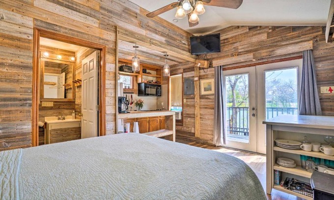Seguin Apartment | Guadalupe River Cottage with Direct Lake Access!