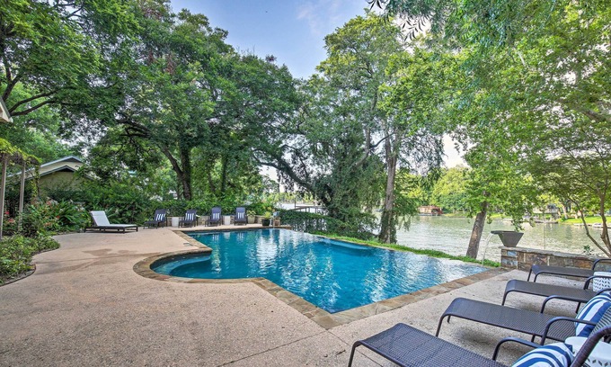 Seguin House | Guadalupe River Paradise w/Hot Tub, Dock & Kayaks