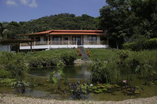 La Mesa Villa | Guaduas de Jade Casa campestre