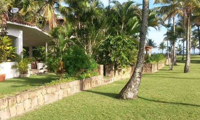 Guaeca House | Guaecá Beach, on the field, almost standing on the sand with sea view