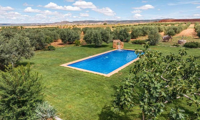 Alcaraz Cottage | Guard House with Spa and shared pool