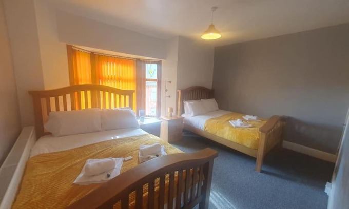 Six Bells House | Guardian View