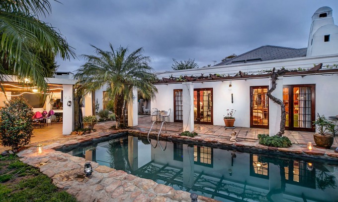 Robertson House | GUBAS DE HOEK meet eat sleep