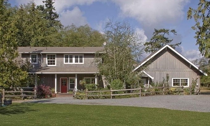 Anacortes House | Guemes Island Family 4 Bedrooms/2 Attics, Beautiful Private Yard, Wedding Venue