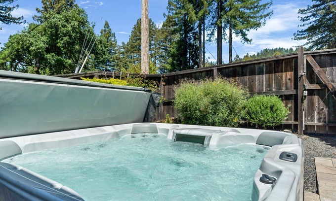Guerneville House | Guerneville Escape:Top of Redwoods!Contemporary & Magical Vibe!lHtTb/WIFI/Pup