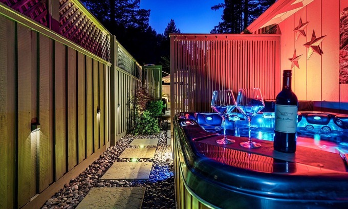 Guerneville House | GuernevilleGetaway-Super Chill FUN Home w/Lounge! - GmRm,HotTub, Pup, WiFi