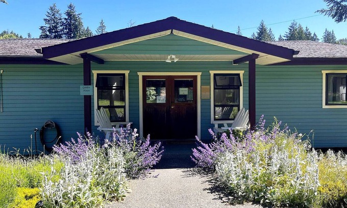 Salt Spring Island House | Guest accommodations at Salt Spring Island yoga centre