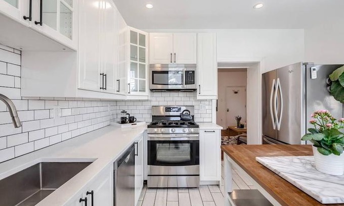 Roxborough-Manayunk Apartment | Guest Apartment In Row Home With Backyard Patio