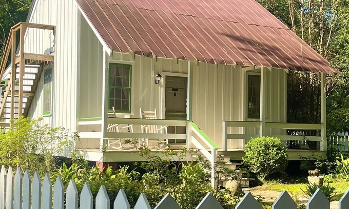 Woodville Cottage | Guest Cottage on the grounds of Jefferson Davis’s Historic Rosemont Plantation