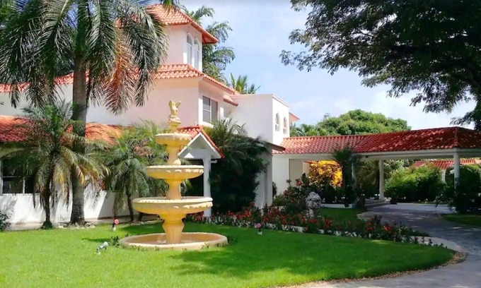 Villas Ana Maria Villa | Guest-friendly Villa With Private Pool In The Heart Of Sosua, Ideal For Parties