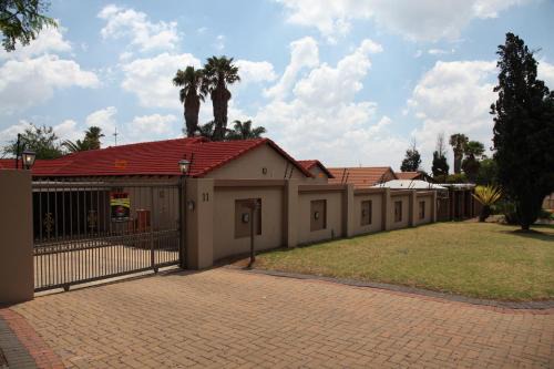 Kempton Park House | Guest Home KS2E - Self Catering