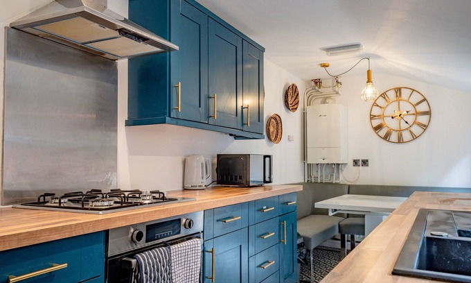 Worcester House | Guest Homes - Park Street, 5 Bed Worcester