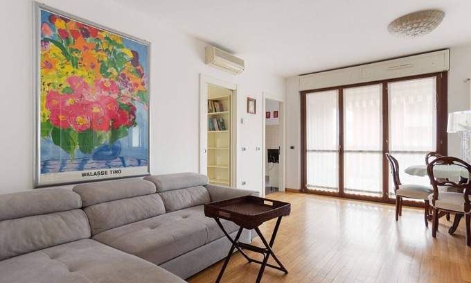 Morivione Apartment | Guest Host- Milan University Bocconi Terrace Apt!