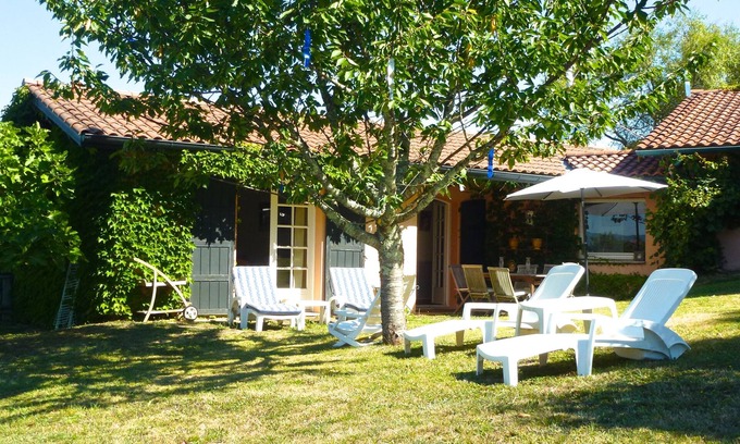 Ustaritz House | Guest house, 15 minutes from the beaches, quiet, beautiful mountain views, WIFI