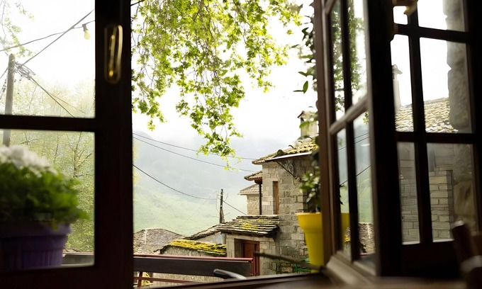 Pyrsogianni House | Guest House 'Armoloi Room 3' with Mountain View, Shared Terrace and Wi-Fi