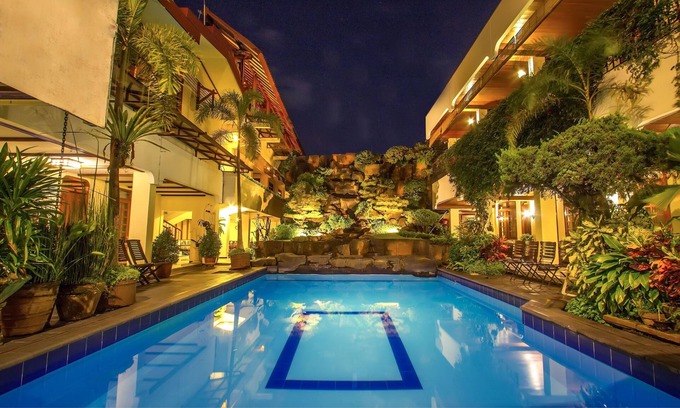 Prawirotaman House | Guest House Asri dengan view kolam renang dan taman