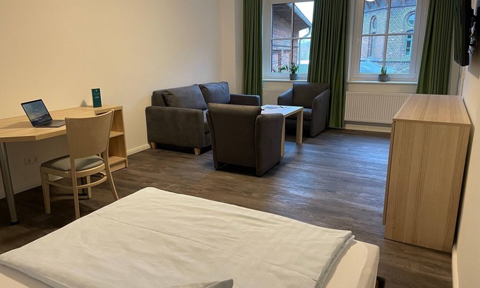Pasewalk Apartment | Guest house Besandung vacation apartment - Lokschuppen Pasewalk- Guest houses with double room, single room